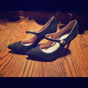 NEW Pour La Victoire black suede heels with gold